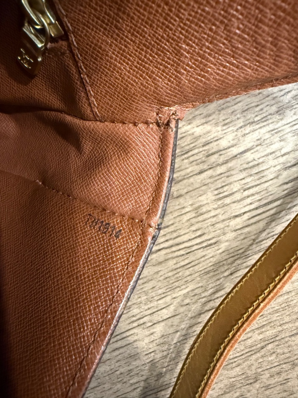 Louis Vuitton Chantilly shoulder and crossbody bag - Picture 10 of 11